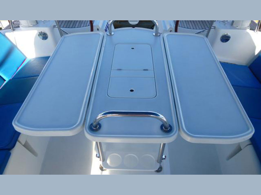 hanalei-cockpit-table