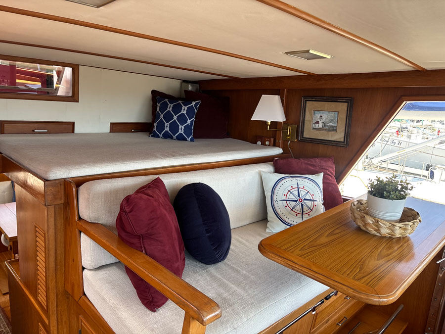 hullabaloo-pilothouse-seats